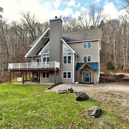 The Queens Croft V2 - Luxury Killington Ski Home, Newer, Better, Ski-Ier, Home